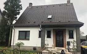 Souterrain Wohnung In Der Naehe Vom Duesseldorfer Flughafen